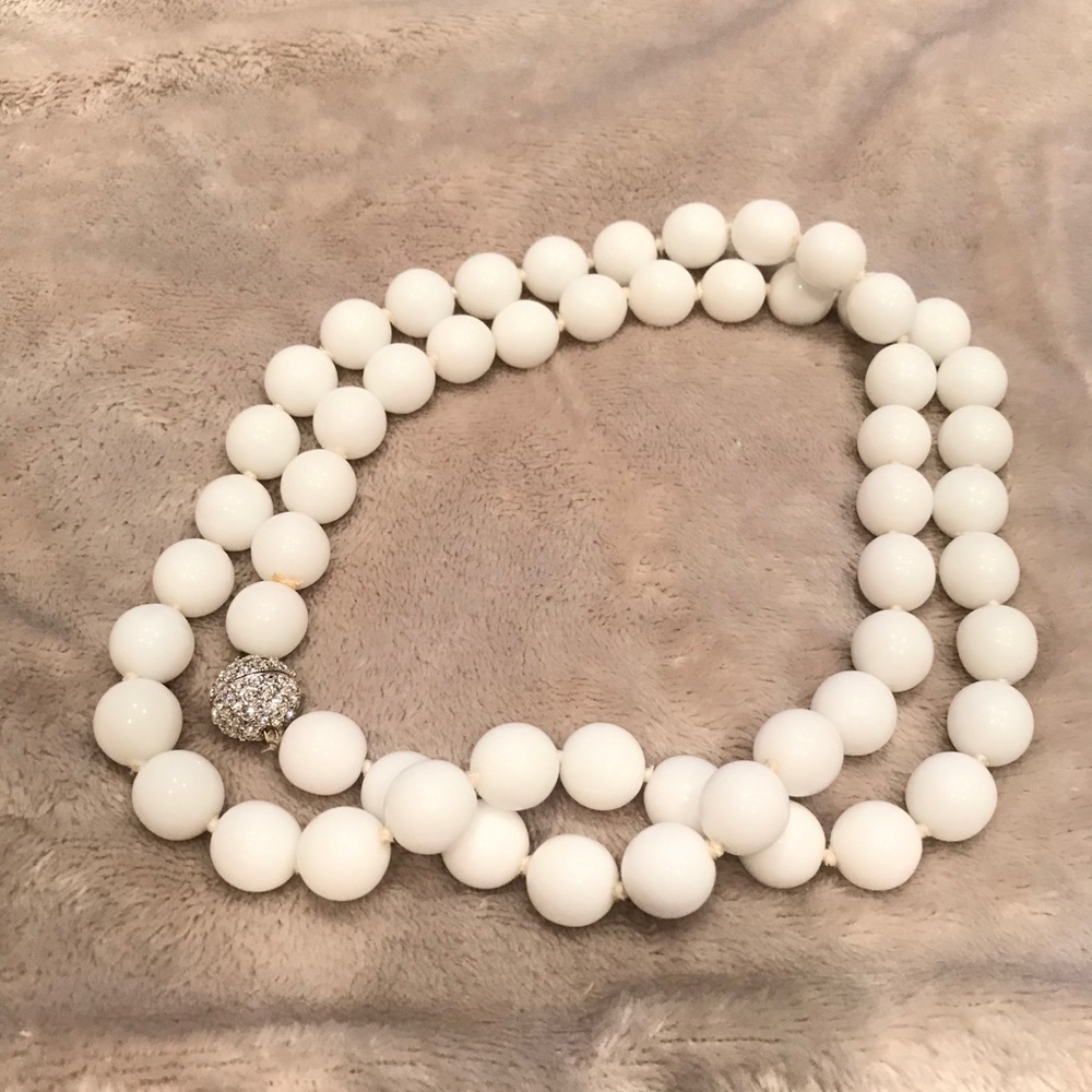 kate spade ♠️ white beaded necklace